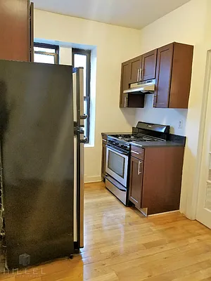 Rented by Hillel Realty Group | media 21