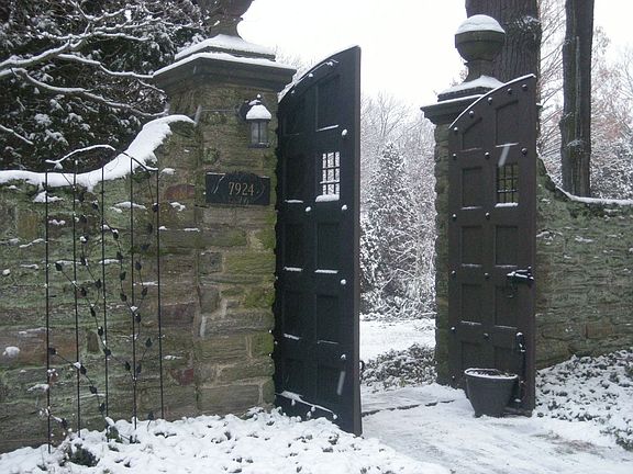 Gateway to path to front door