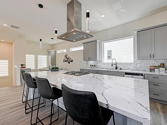 2nd image of 2905 Nagle St #2905