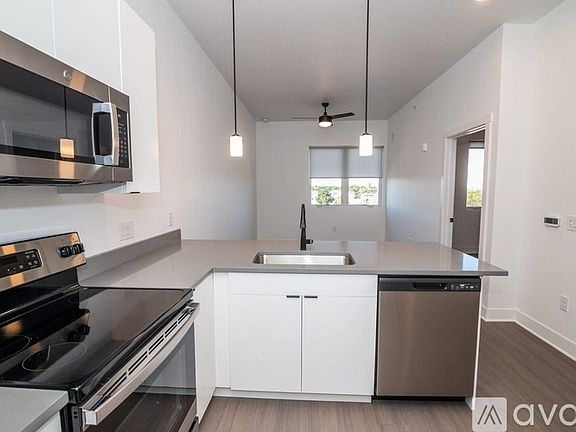 5th image of 1587 N Hooker St #201