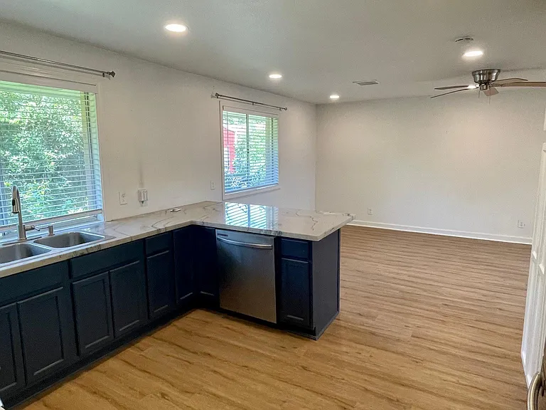 2102 Emerson St — Photo 5