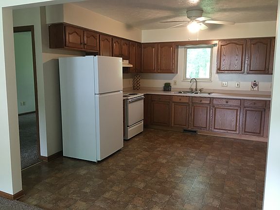 3rd image of 334 Oakdale Cir
