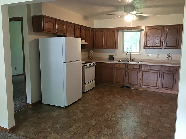 334 Oakdale Cir — Photo 3