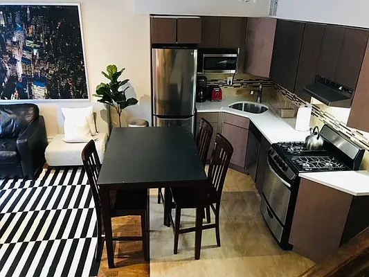 Rented by Roberto Guilbet, LREB | media 17