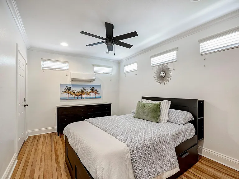 1811 Marshall St — Photo 14