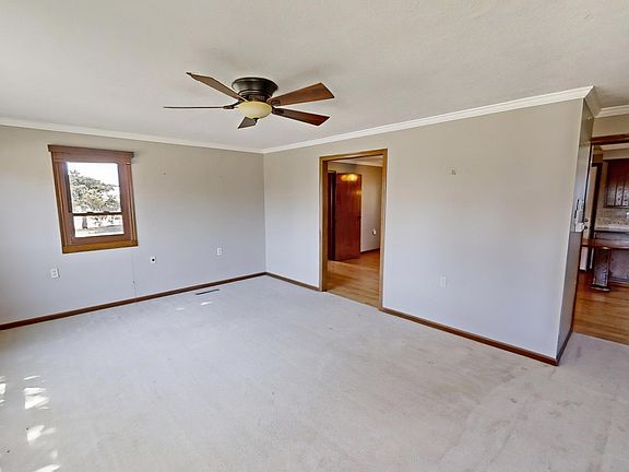 2nd image of 1435 L Rd