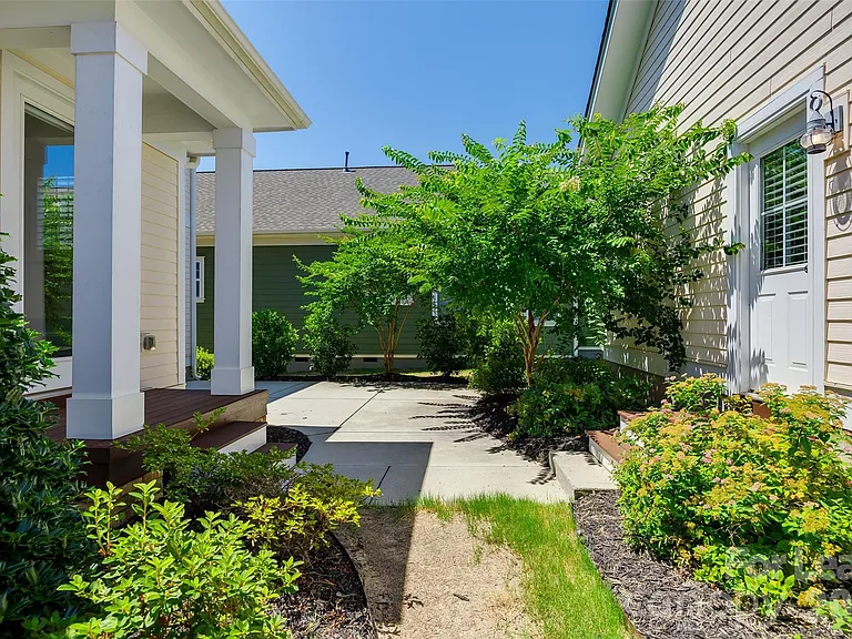 795 Digby Rd — Photo 32