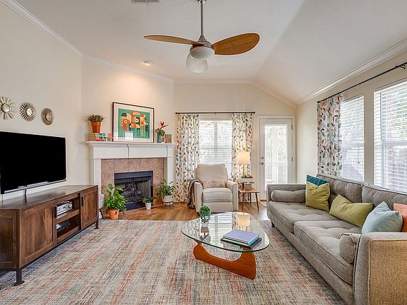 5th image of 2218 Lorrie Ln