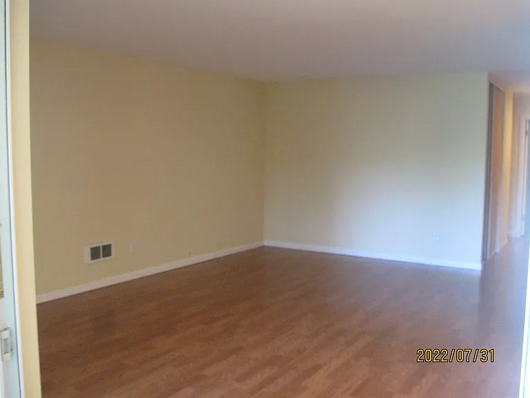 417 Bellevue Way SE — Photo 8
