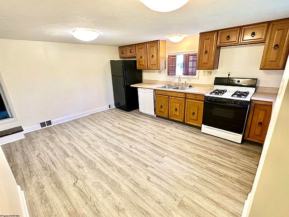 4th image of 520 Camden Ave