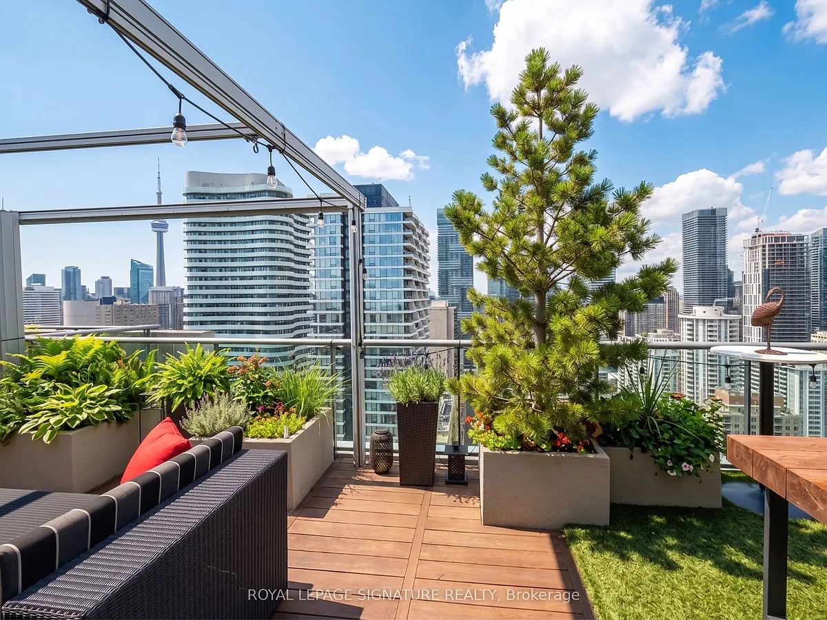 Building Photo - 281 Mutual St #Penthouse 5