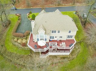 123 Overlook Rd, Pomona, NY 10970