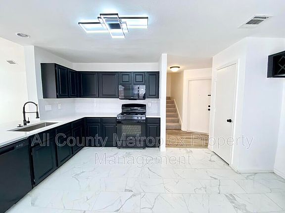 3rd image of 1332 Sheila Dr