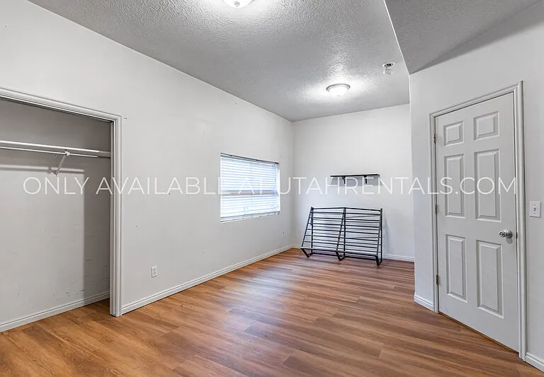 1156 S 1420 E — Photo 22