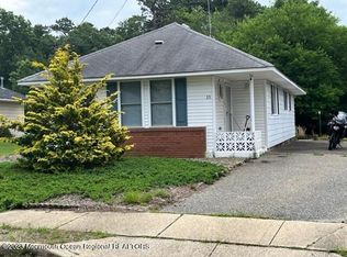 15 Yellowstone Dr, Toms River, NJ 08753