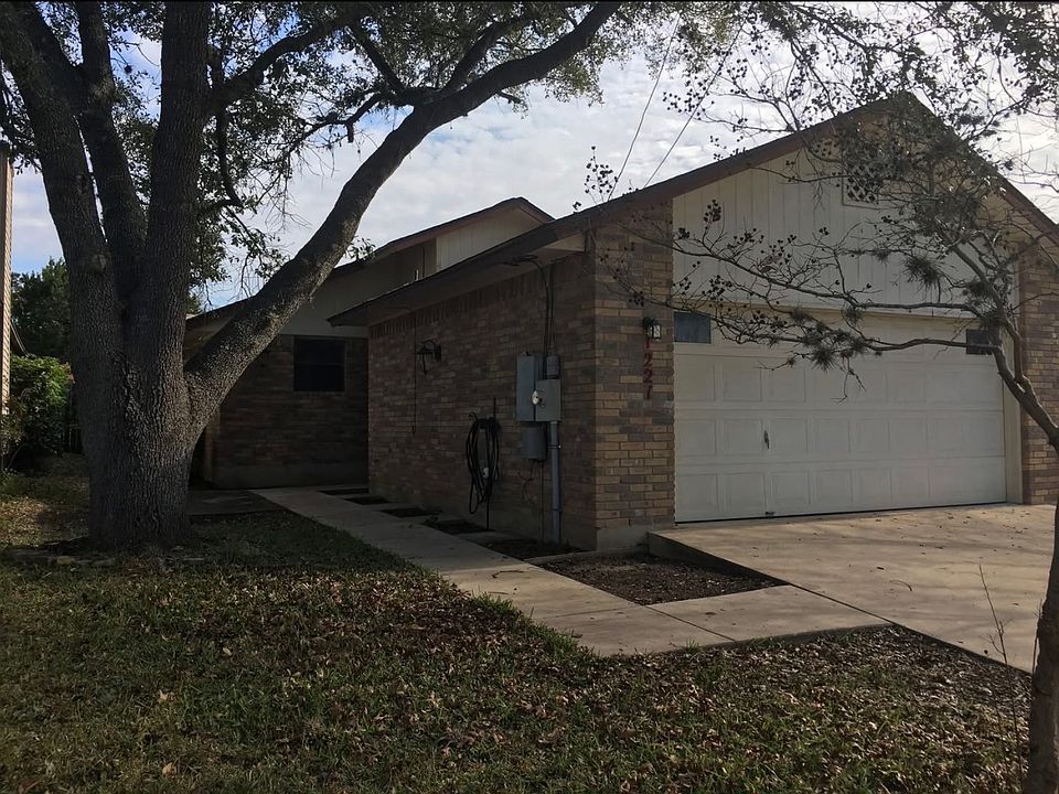 1st image of 1221 Bluff Creek Cir