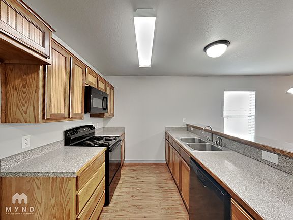5th image of 612 Hilltop Dr