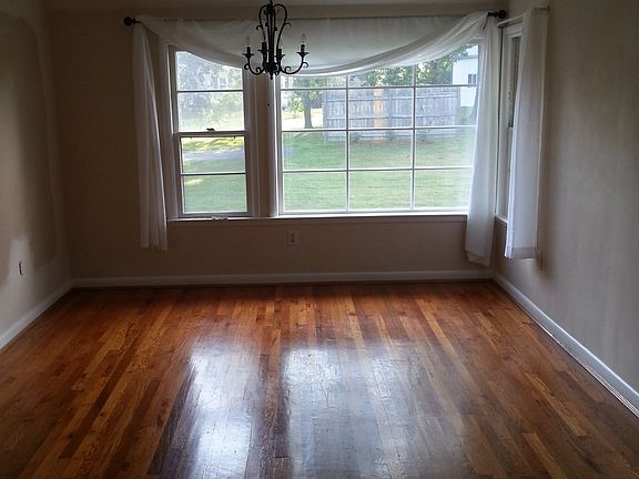 5th image of 1928 Knoll Ln