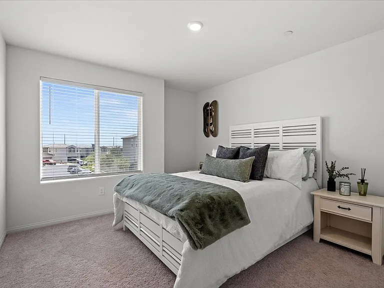 10021 Locking Biner Ave — Photo 16