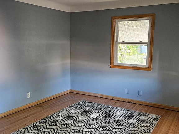 3rd image of 426 Griffith St