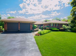 8325 S Park Ave, Burr Ridge, IL 60527