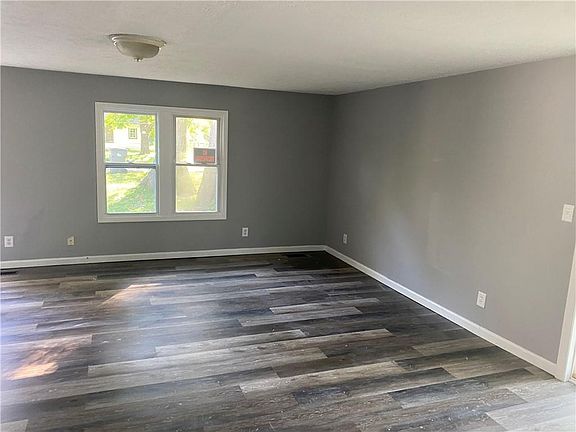 3rd image of 1518 S Whittier Pl