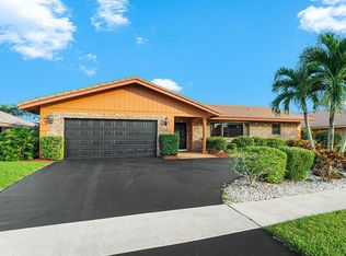 5878 Pinebrook Dr, Boca Raton, FL 33433