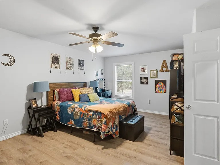 2111 Lone Star Rd — Photo 17