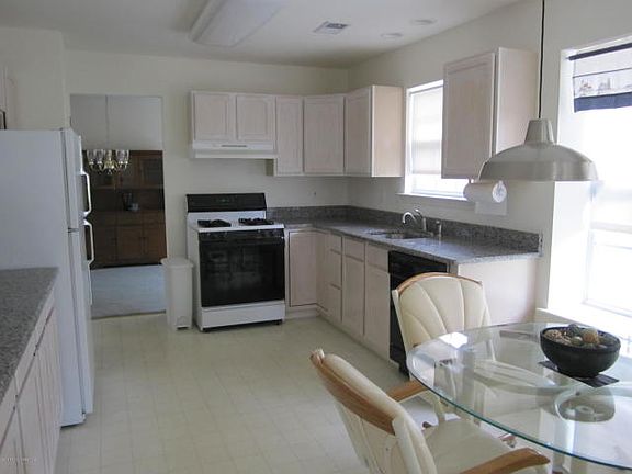 4th image of 3650 Vicari Ave