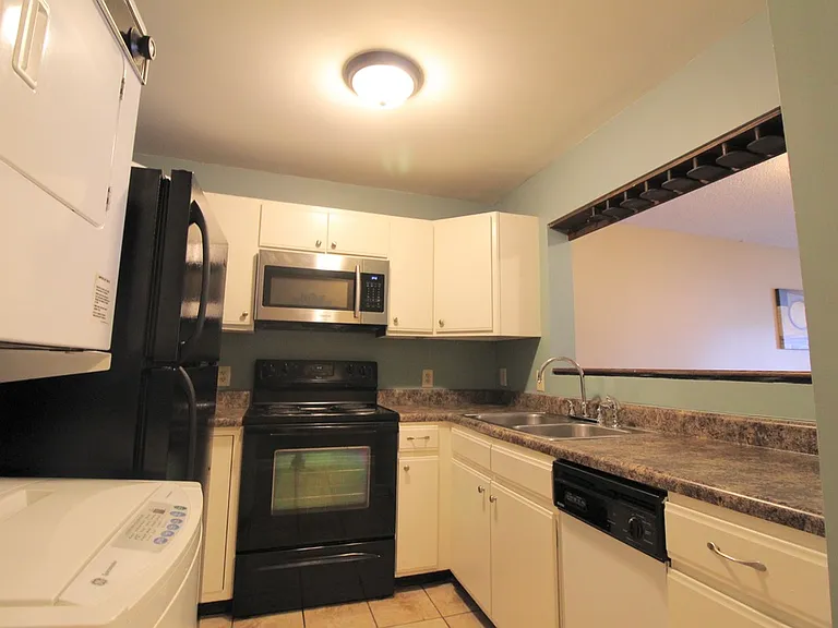 1390H Hunters Rd — Photo 2
