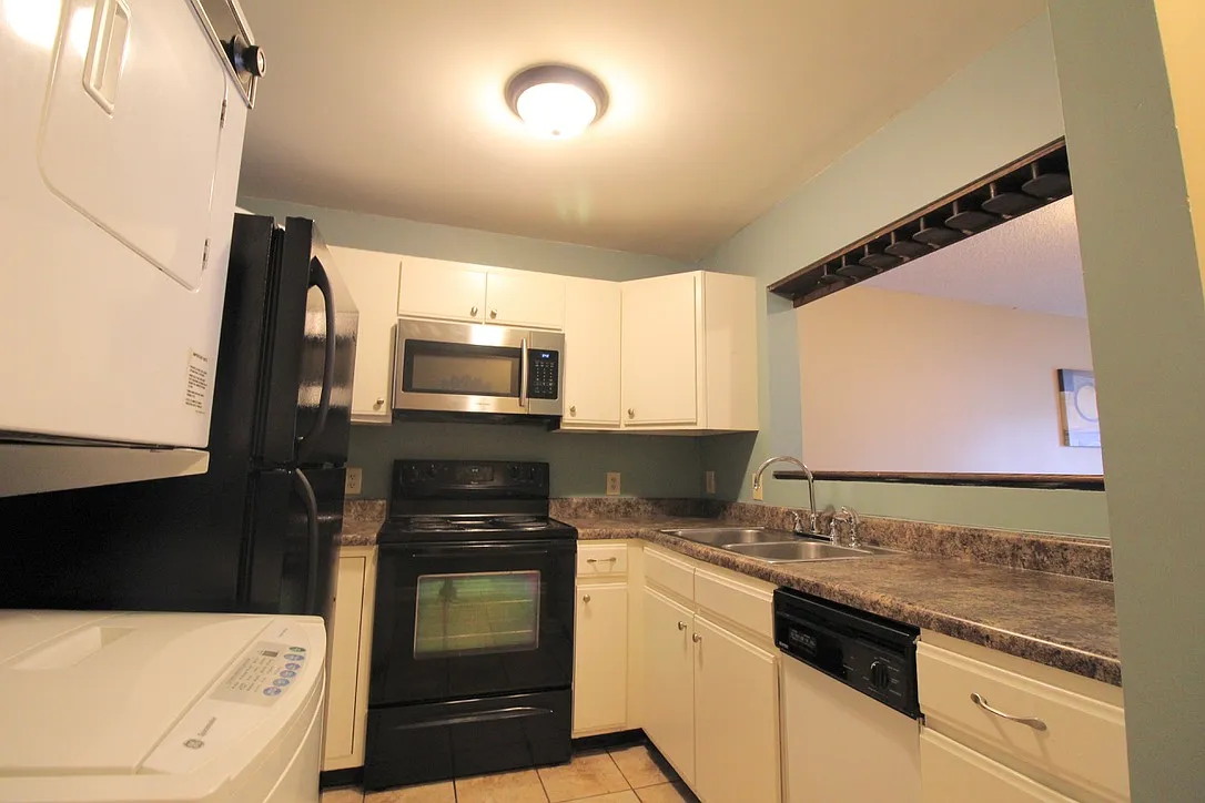 Building Photo - 1390H Hunters Rd