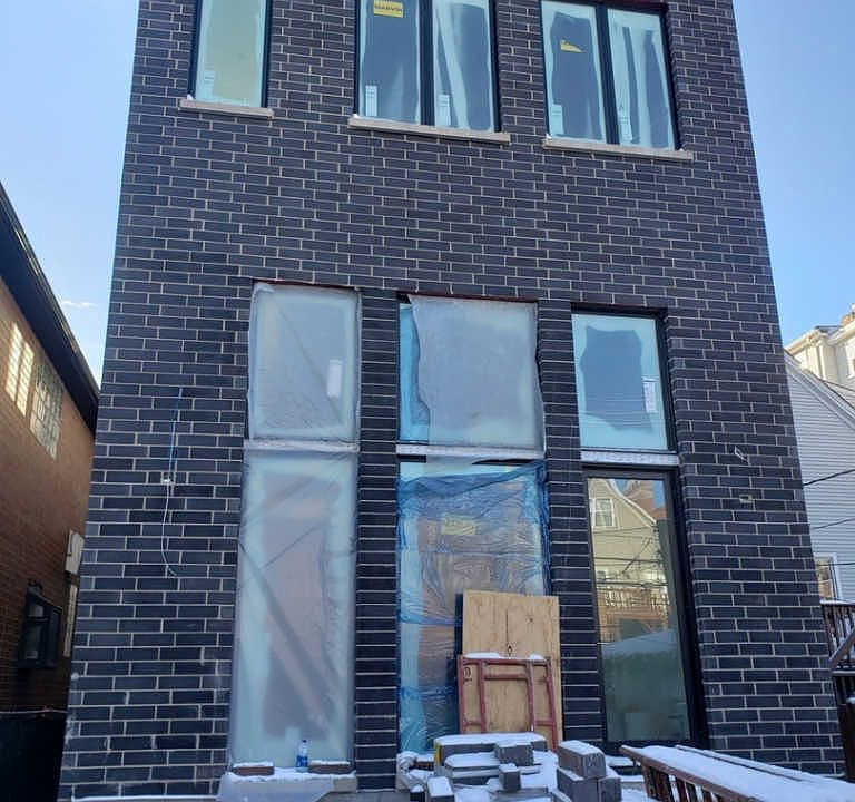1st image of 1216 W Wellington Ave
