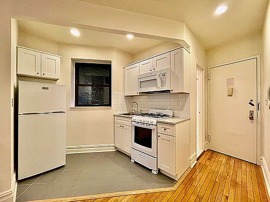 2nd image of 316 E 34th St APT 3C