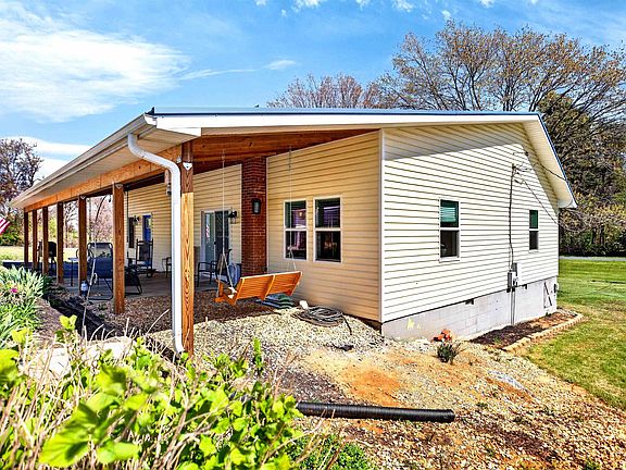 5th image of 22 Oak Ridge Ln