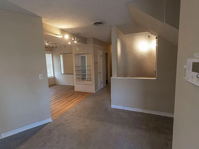 1110 E Broadway #B — Photo 3