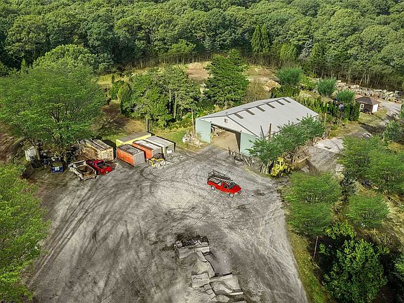 5th image of 2725 Montauk Hwy