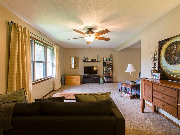 3rd image of 3614 Emerald Ln