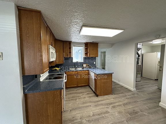 3rd image of 256 9th St