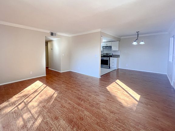 4th image of 451 Hawthorne St APT 305