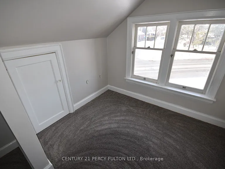 361 Bond St E — Photo 3