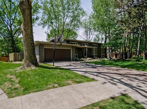 3rd image of 1745 Danby Ln SE