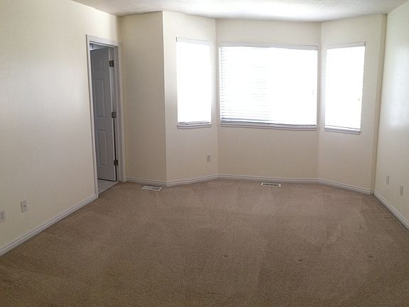 3rd image of 1624 W Heron Way