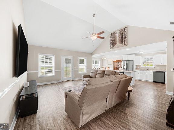5th image of 708 Ogeechee Dr E