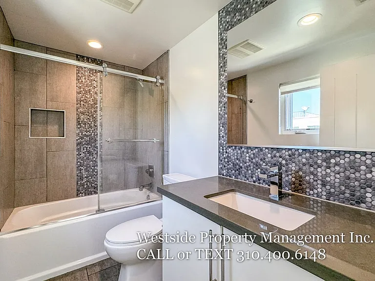 6546-6548 1/2 La Mirada Ave — Photo 11