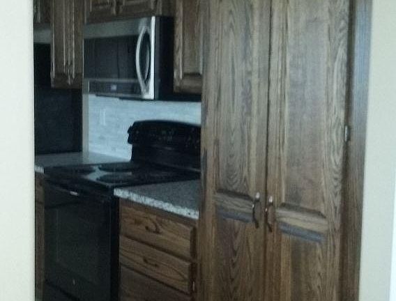 2nd image of 209 NW Willow Ct
