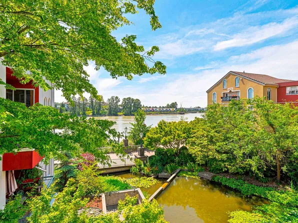 8 Laguna Ct #308, New Westminster, BC V3M 6M6