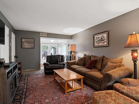 3rd image of 1896 Poplar Woods Cir E APT 6