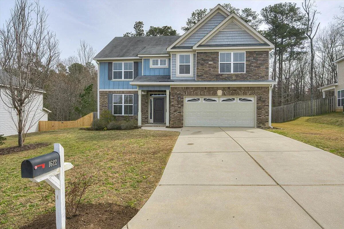 4 bed, 2.5 bath, 2691 sqft, $2,250 — Photo 1