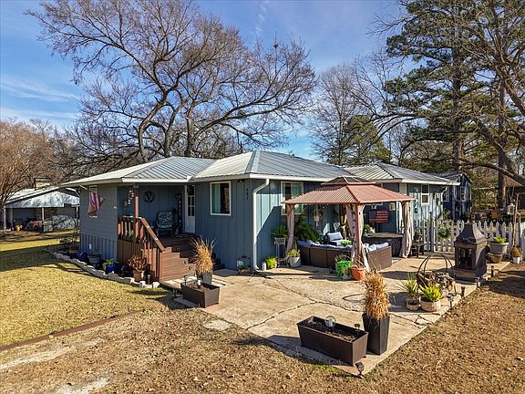 4th image of 681 Briggs Blvd