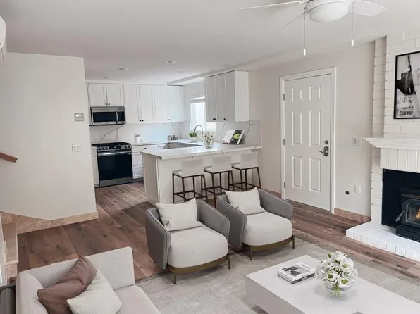 1360 Knoll Dr Unit 2, Oceanside, CA 92054